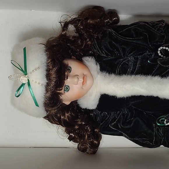 Victorian Collection 1994 Genuine Porcelain Doll by Melissa Jane Limited - Picture 3 of 4